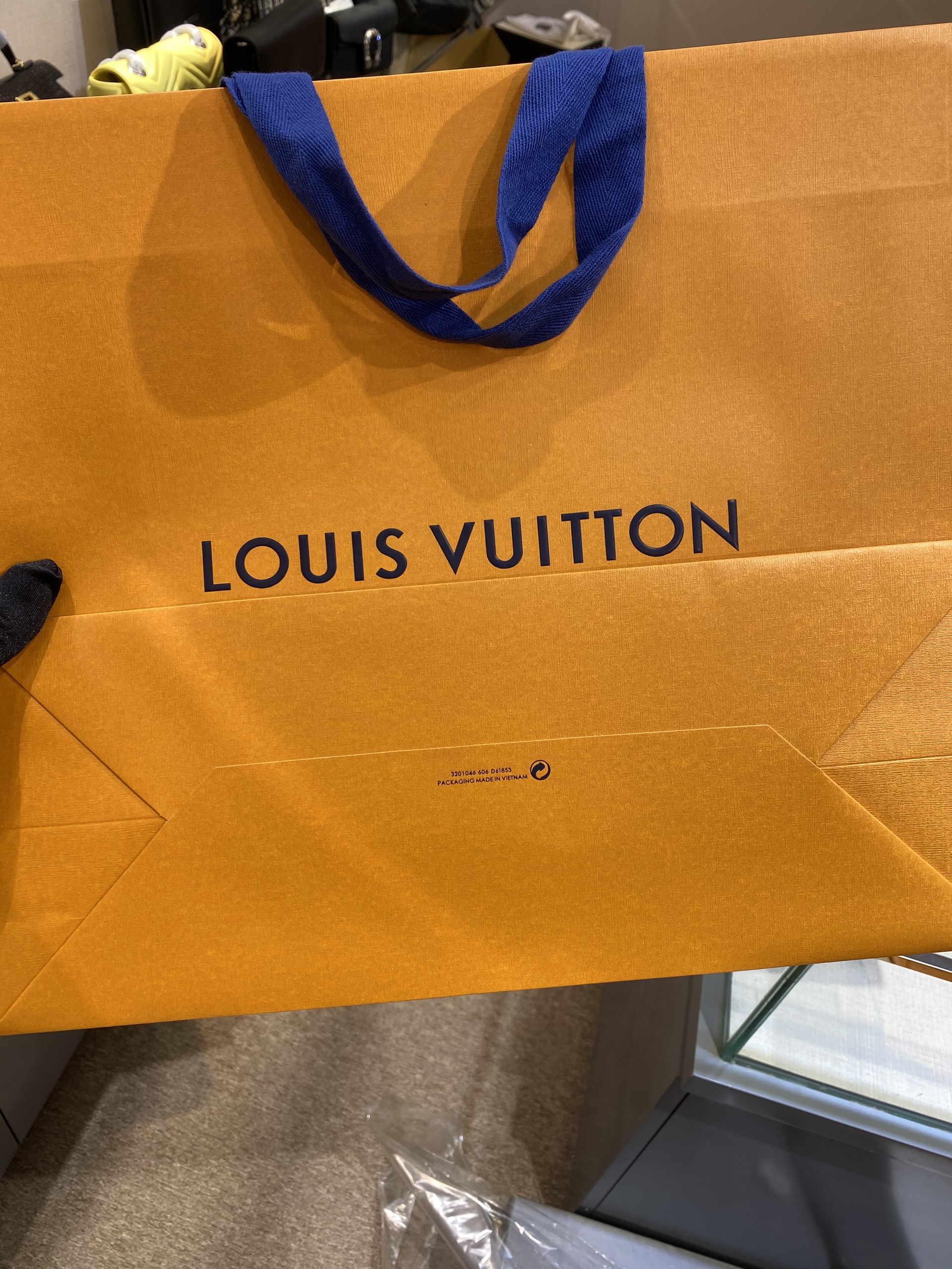 Louis Vuitton thay đổi bao bì sau 13 năm  Harpers Bazaar Việt Nam